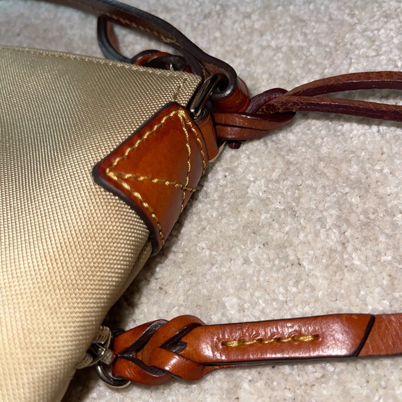 Dooney & Bourke nylon bag w/leather longstrap - Picture 9 of 11